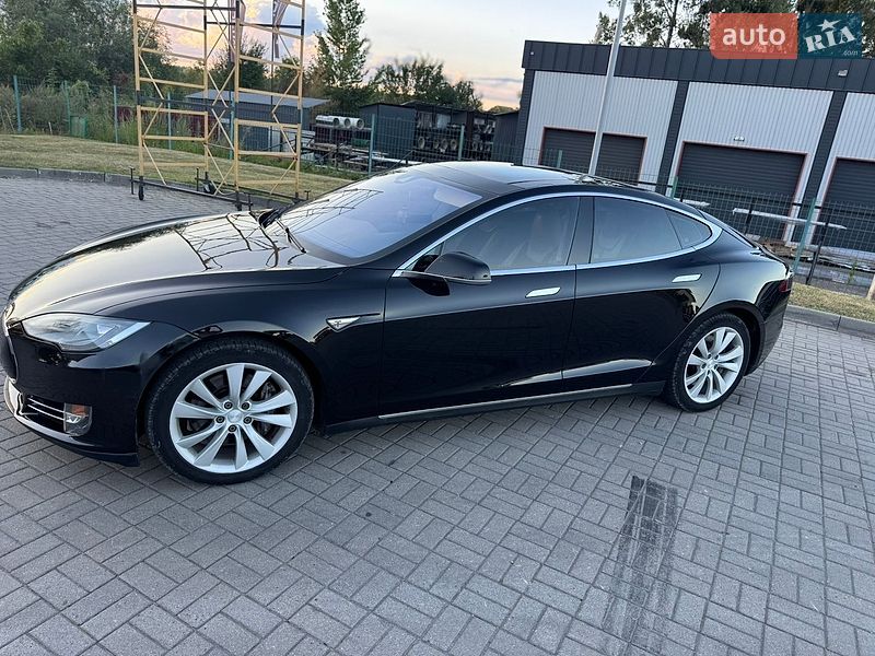 Ліфтбек Tesla Model S 2014 в Івано-Франківську