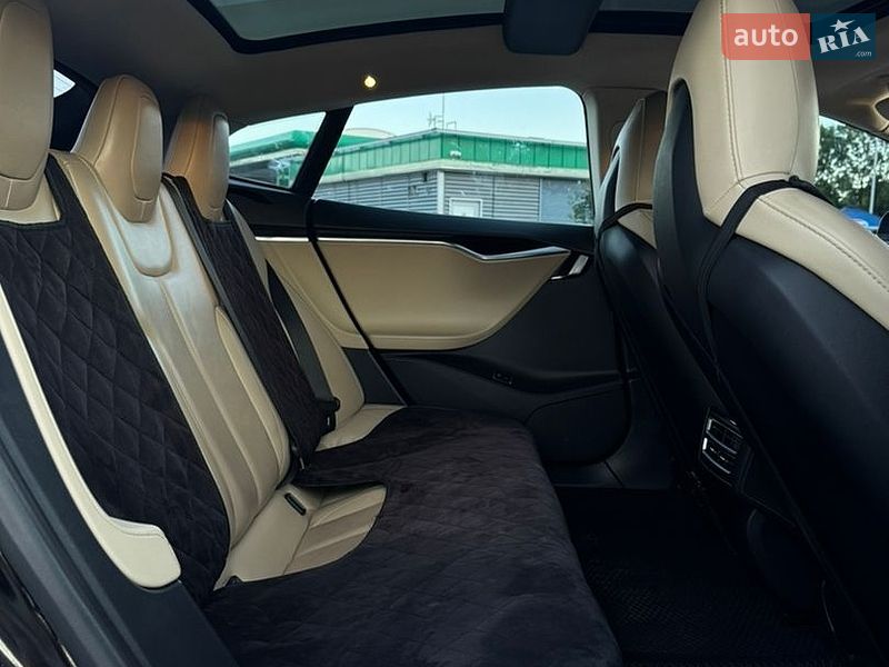 Ліфтбек Tesla Model S 2014 в Івано-Франківську