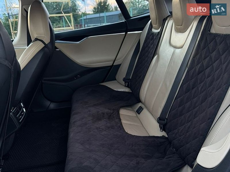 Ліфтбек Tesla Model S 2014 в Івано-Франківську