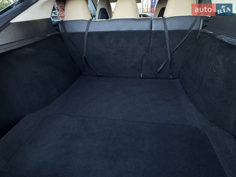 Ліфтбек Tesla Model S 2014 в Івано-Франківську