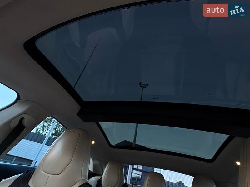 Ліфтбек Tesla Model S 2014 в Івано-Франківську