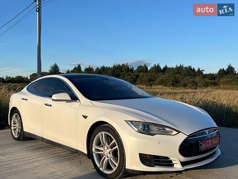 Лифтбек Tesla Model S 2013 в Львове