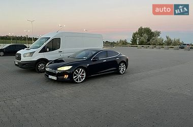 Лифтбек Tesla Model S 2015 в Черновцах