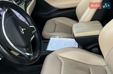 Лифтбек Tesla Model S 2015 в Черновцах