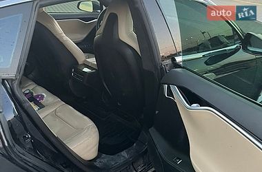 Лифтбек Tesla Model S 2015 в Черновцах