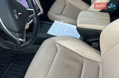 Лифтбек Tesla Model S 2015 в Черновцах