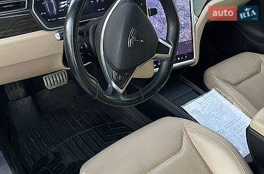 Лифтбек Tesla Model S 2015 в Черновцах
