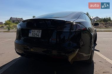 Лифтбек Tesla Model S 2023 в Киеве