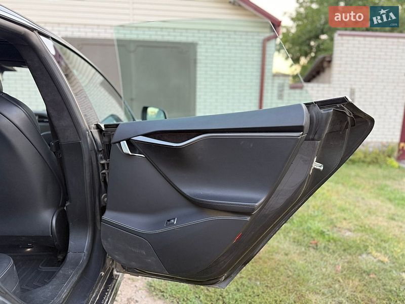 Ліфтбек Tesla Model S 2019 в Кобеляках
