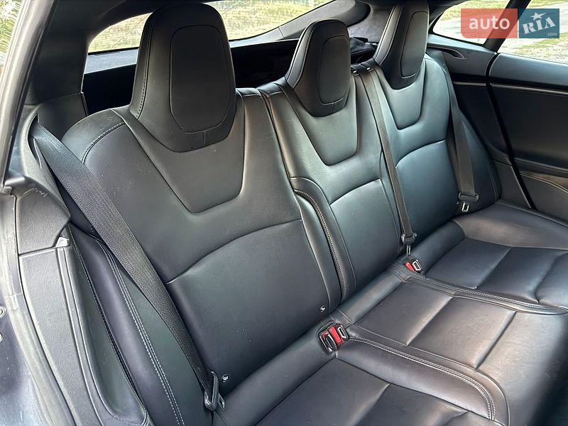 Ліфтбек Tesla Model S 2019 в Кобеляках