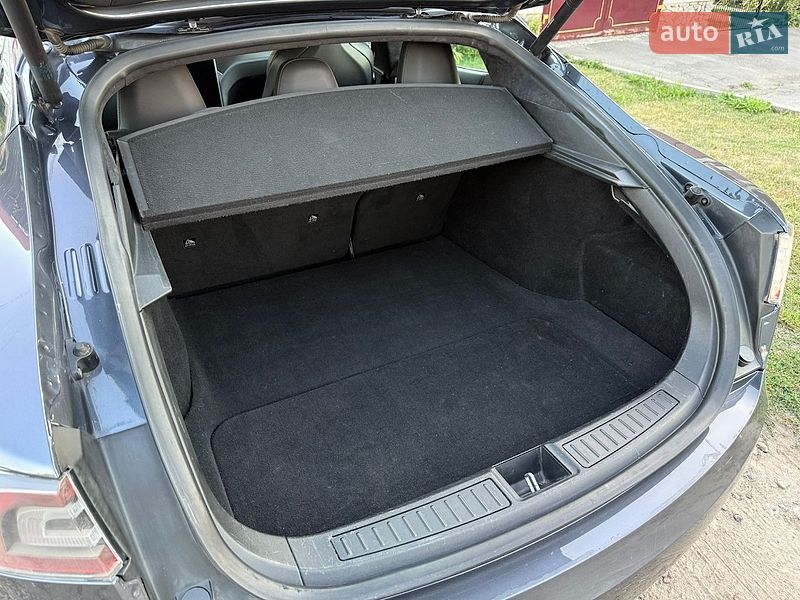 Ліфтбек Tesla Model S 2019 в Кобеляках