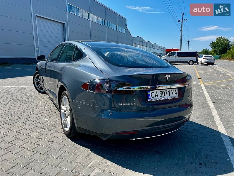 Tesla Model S 2013