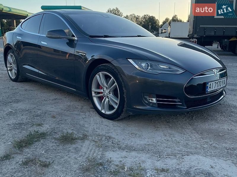 Лифтбек Tesla Model S 2015 в Каменец-Подольском