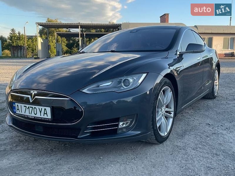 Tesla Model S 2015