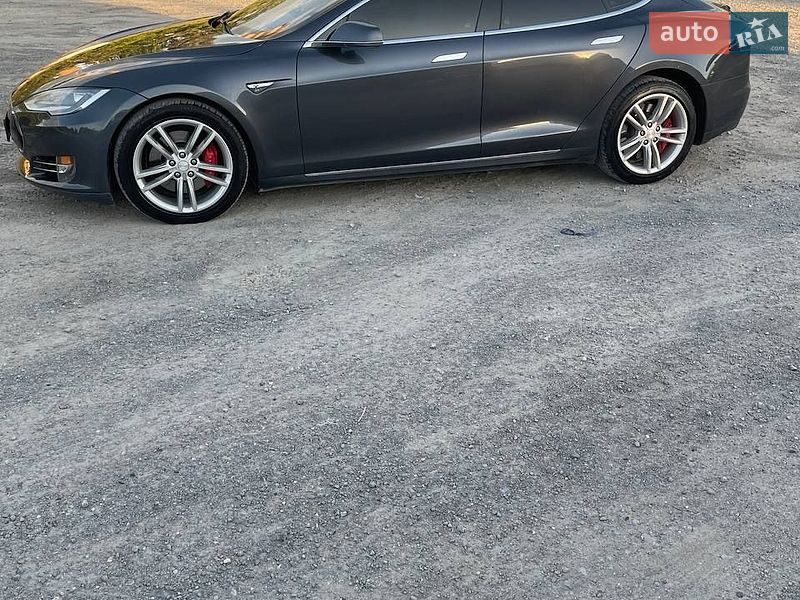 Лифтбек Tesla Model S 2015 в Каменец-Подольском