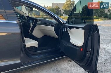 Лифтбек Tesla Model S 2015 в Каменец-Подольском