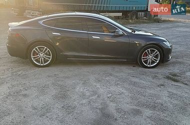 Лифтбек Tesla Model S 2015 в Каменец-Подольском