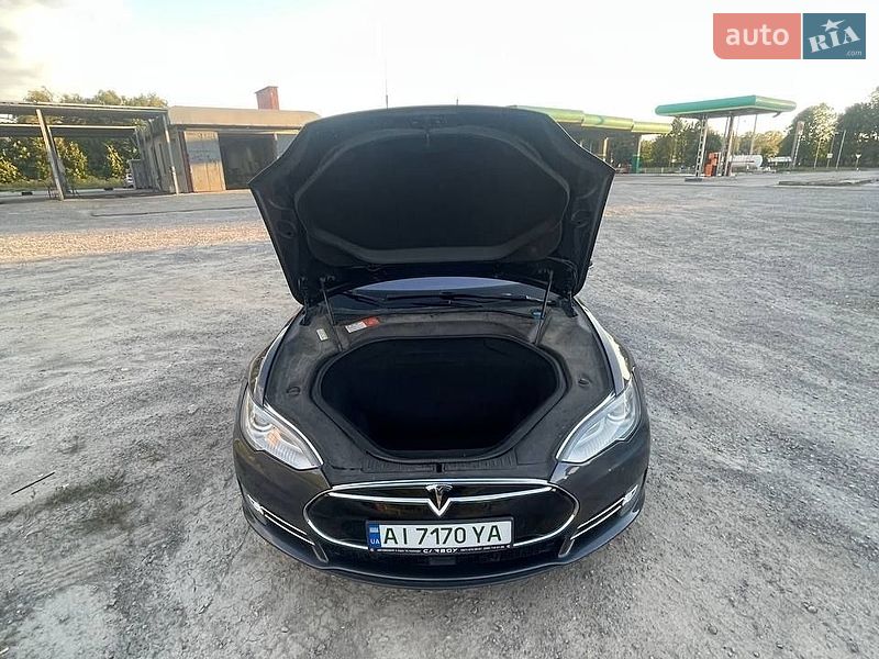 Лифтбек Tesla Model S 2015 в Каменец-Подольском