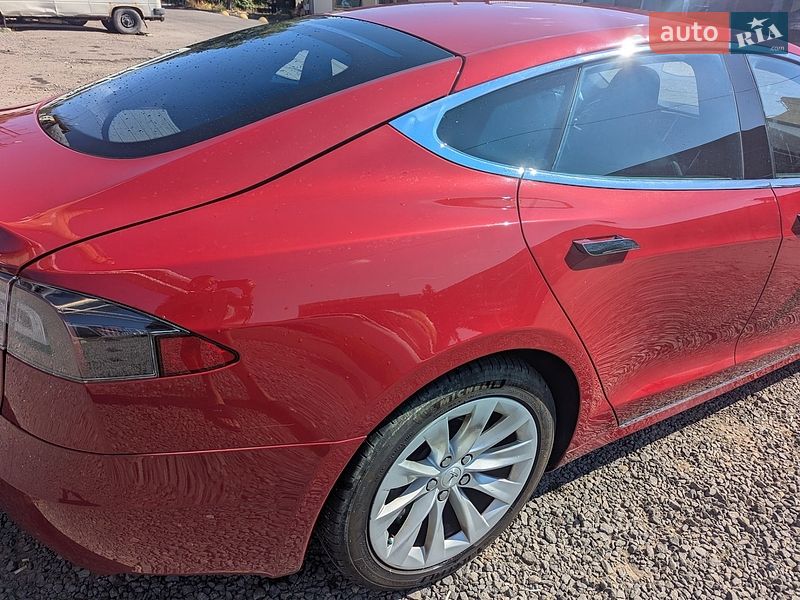 Ліфтбек Tesla Model S 2016 в Вінниці