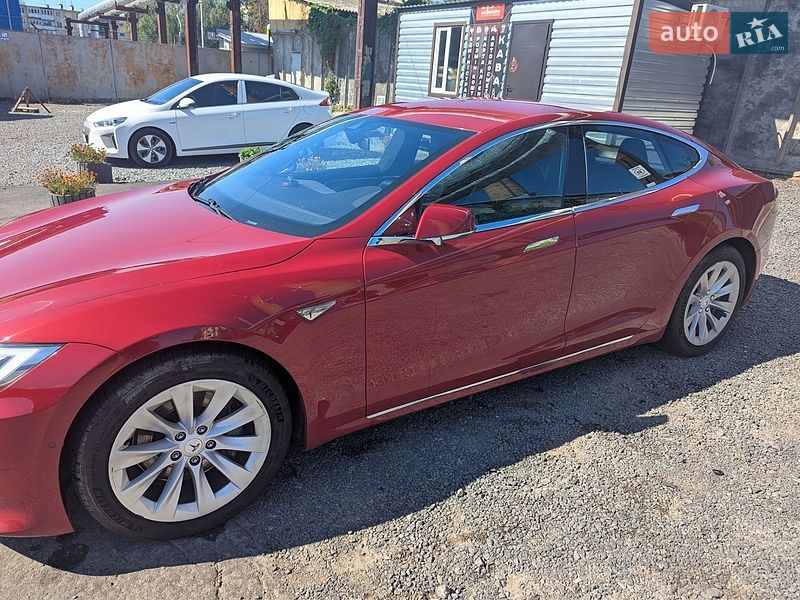 Ліфтбек Tesla Model S 2016 в Вінниці