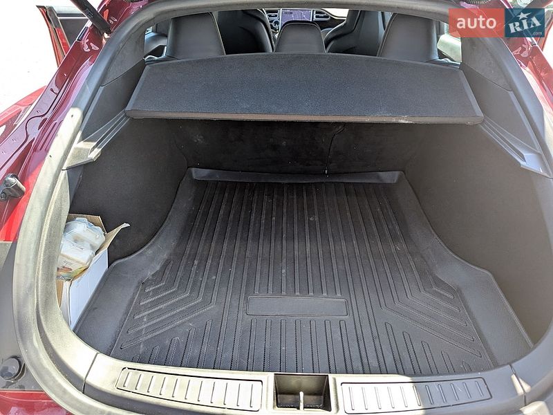 Ліфтбек Tesla Model S 2016 в Вінниці