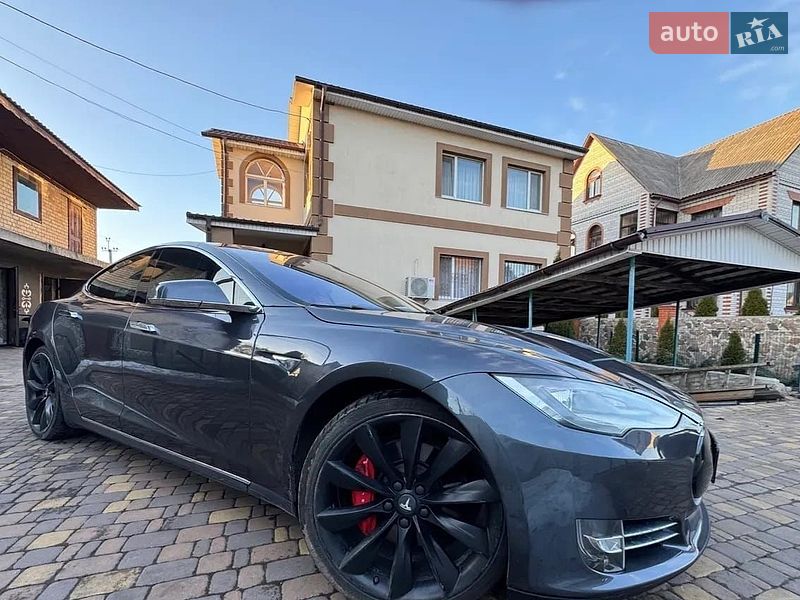 Tesla Model S 2014
