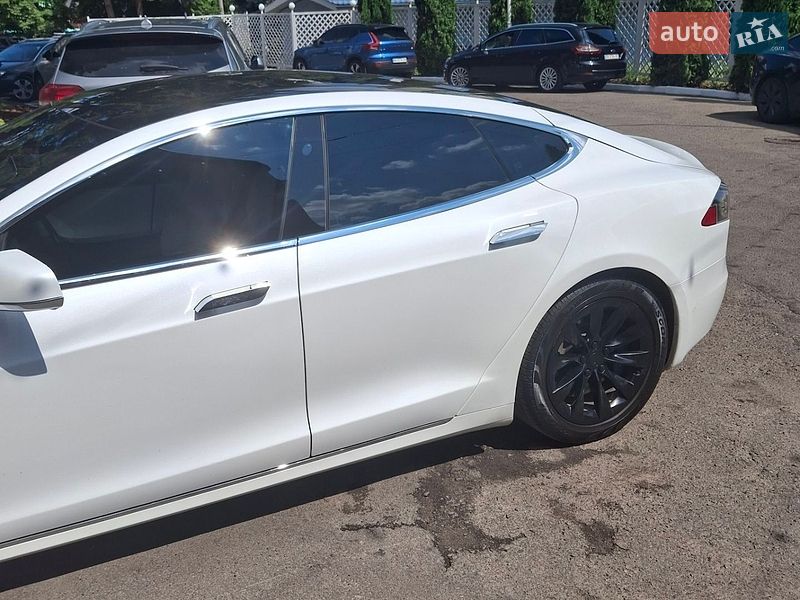 Лифтбек Tesla Model S 2020 в Ровно