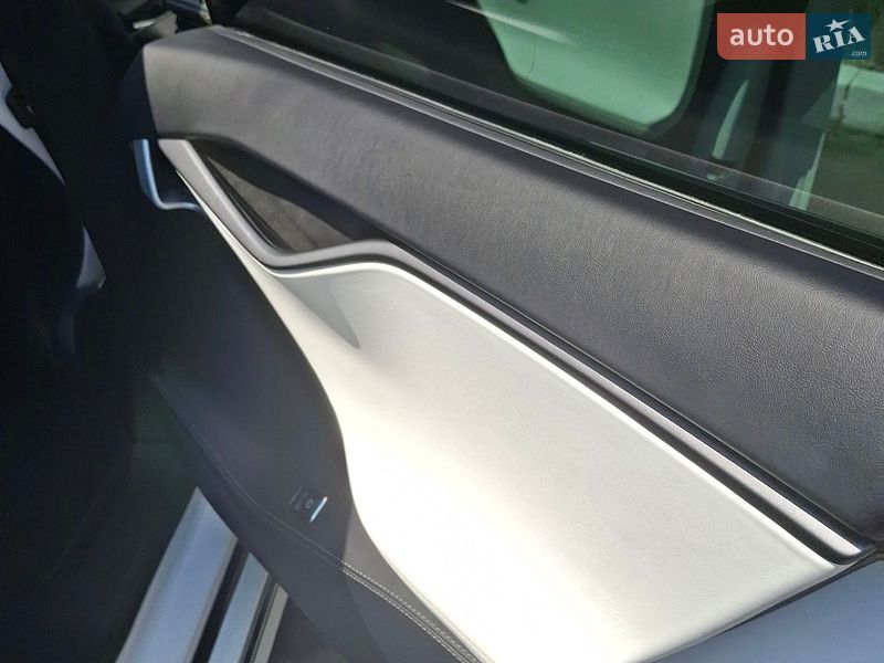 Лифтбек Tesla Model S 2020 в Ровно