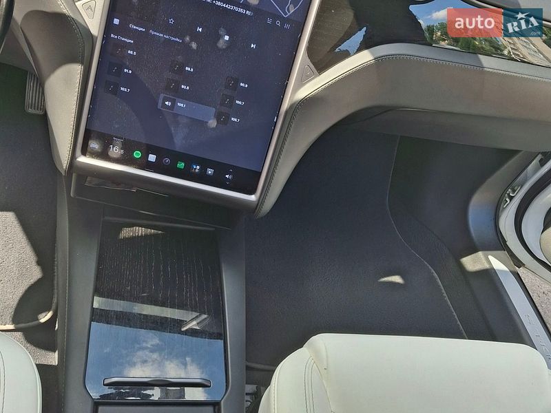 Лифтбек Tesla Model S 2020 в Ровно