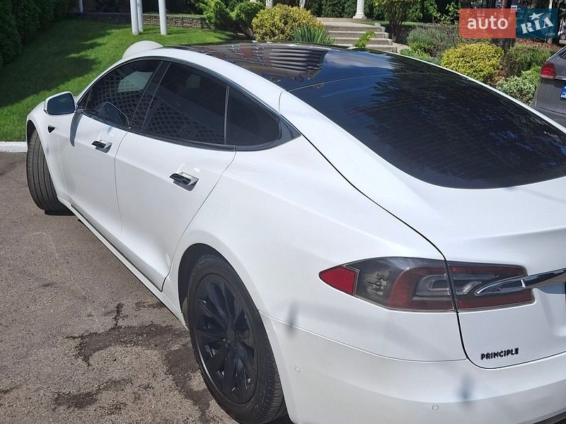 Лифтбек Tesla Model S 2020 в Ровно