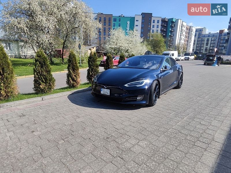 Tesla Model S 2015