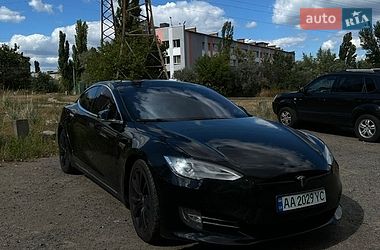 Ліфтбек Tesla Model S 2014 в Києві