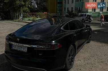 Ліфтбек Tesla Model S 2014 в Києві