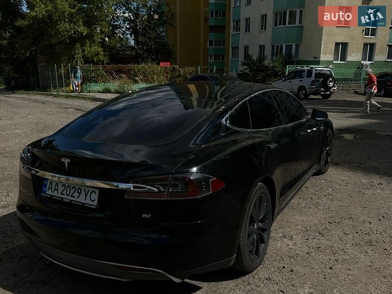 Ліфтбек Tesla Model S 2014 в Києві