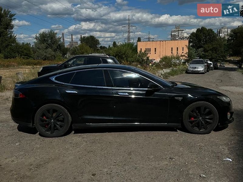 Ліфтбек Tesla Model S 2014 в Києві