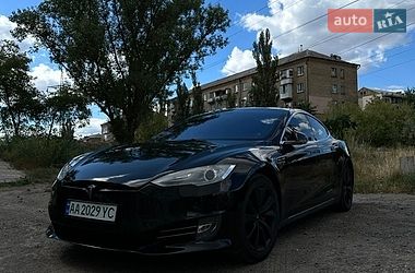 Ліфтбек Tesla Model S 2014 в Києві