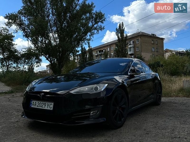Ліфтбек Tesla Model S 2014 в Києві
