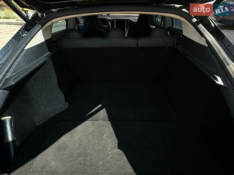 Ліфтбек Tesla Model S 2014 в Києві