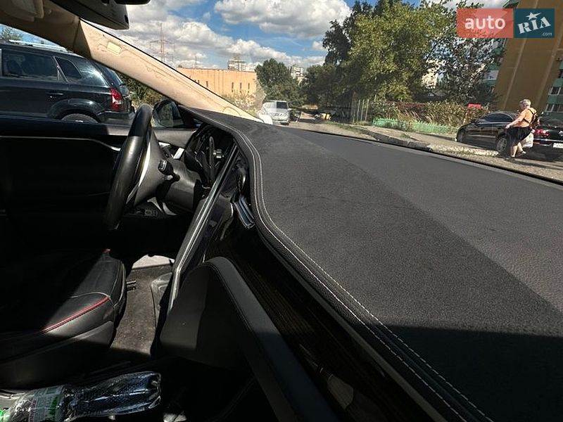 Ліфтбек Tesla Model S 2014 в Києві