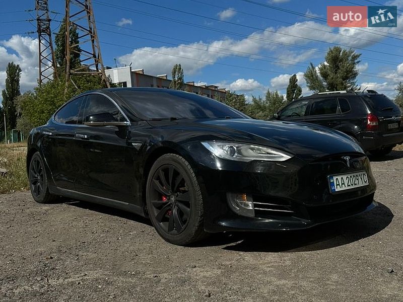Ліфтбек Tesla Model S 2014 в Києві