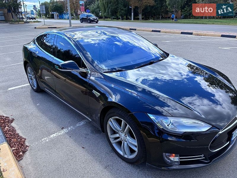 Ліфтбек Tesla Model S 2014 в Києві