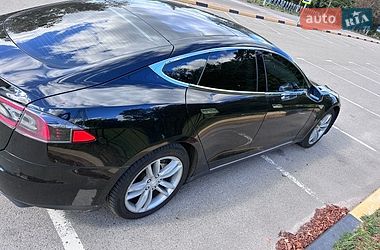 Ліфтбек Tesla Model S 2014 в Києві
