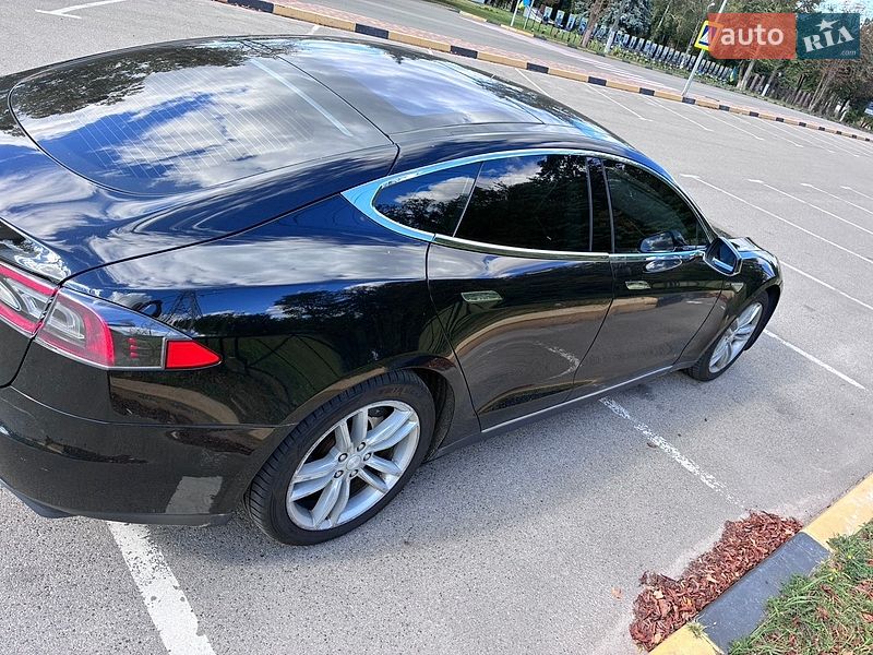 Ліфтбек Tesla Model S 2014 в Києві