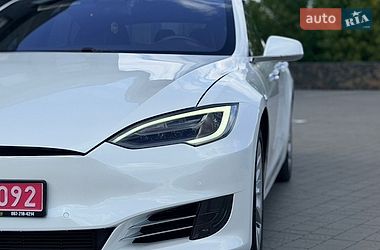 Лифтбек Tesla Model S 2017 в Ровно