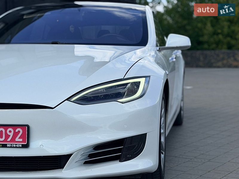 Лифтбек Tesla Model S 2017 в Ровно