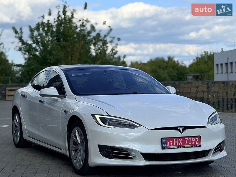 Лифтбек Tesla Model S 2017 в Ровно