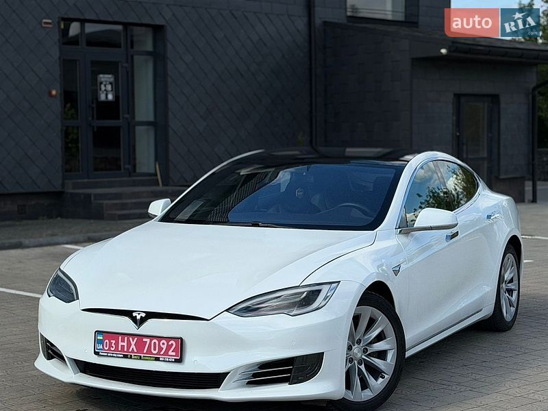 Лифтбек Tesla Model S 2017 в Ровно
