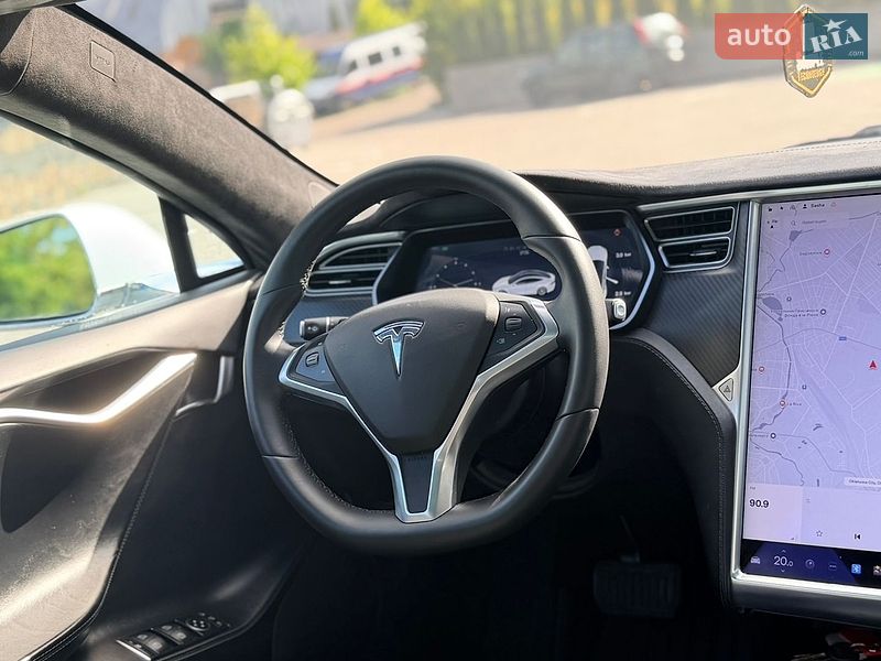 Лифтбек Tesla Model S 2017 в Ровно