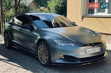 Лифтбек Tesla Model S 2015 в Калуше