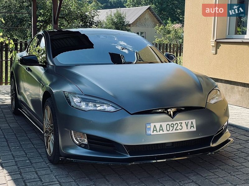 Лифтбек Tesla Model S 2015 в Калуше